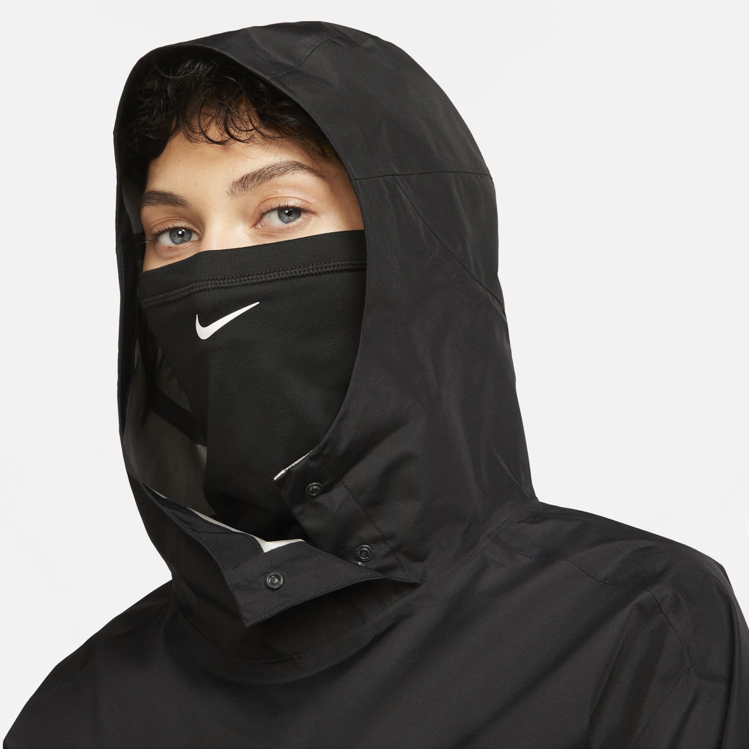 Nike W NK TRAIL JKT GORE-TEX, ženska tekaška jakna, črna | Intersport