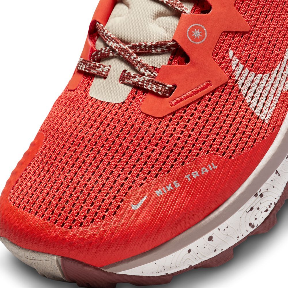 Nike WMNS REACT WILDHORSE 8, ženski trail tekaški copati, rdeča | Intersport